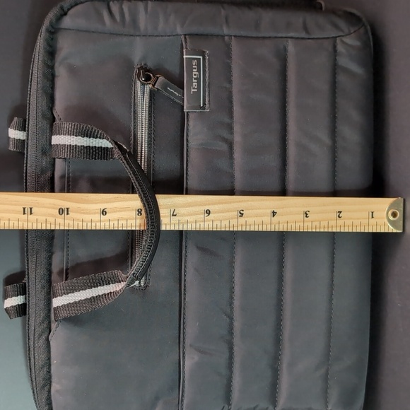 Targus Men's Black Slim Office Laptop Slip case. - Picture 13 of 14